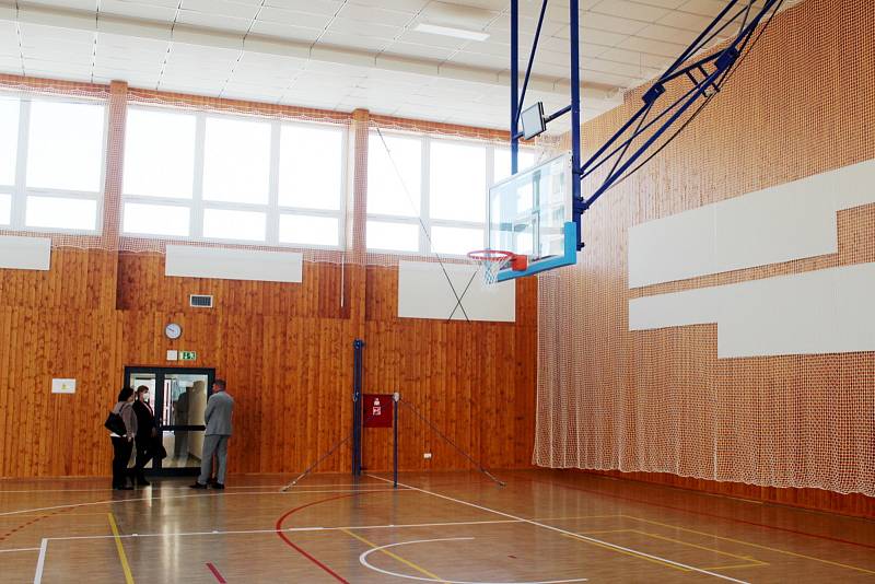 Nová sportovní hala bude sloužit žákům učiliště, basketbalové akademii i dětem z Dětského domova.