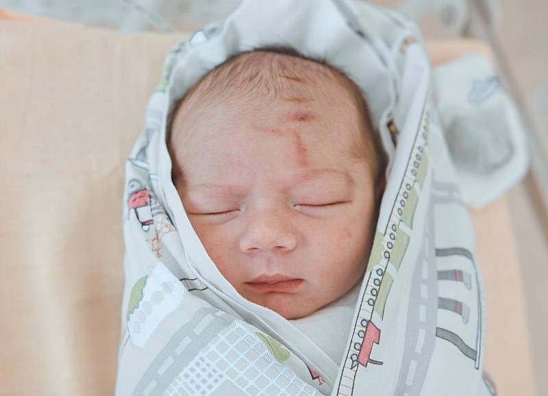 Jakub Nechvátal se narodil v nymburské porodnici 5. března 2022 v 21:08 hodin s váhou 3490 g a mírou 49 cm. Maminka Veronika a tatínek Jiří se na prvorozeného chlapečka těšili ve Štolmíři.
