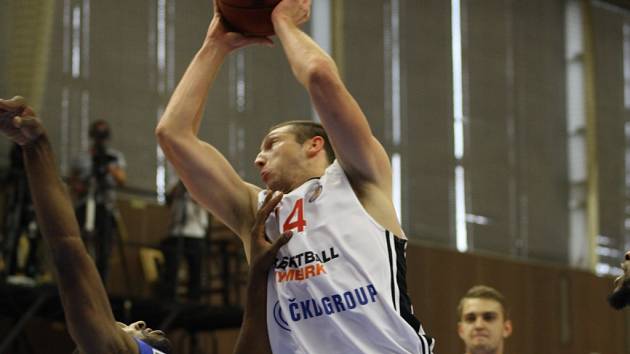 Z basketbalového utkání VTB ligy Nymburk - Tallin (79:65)