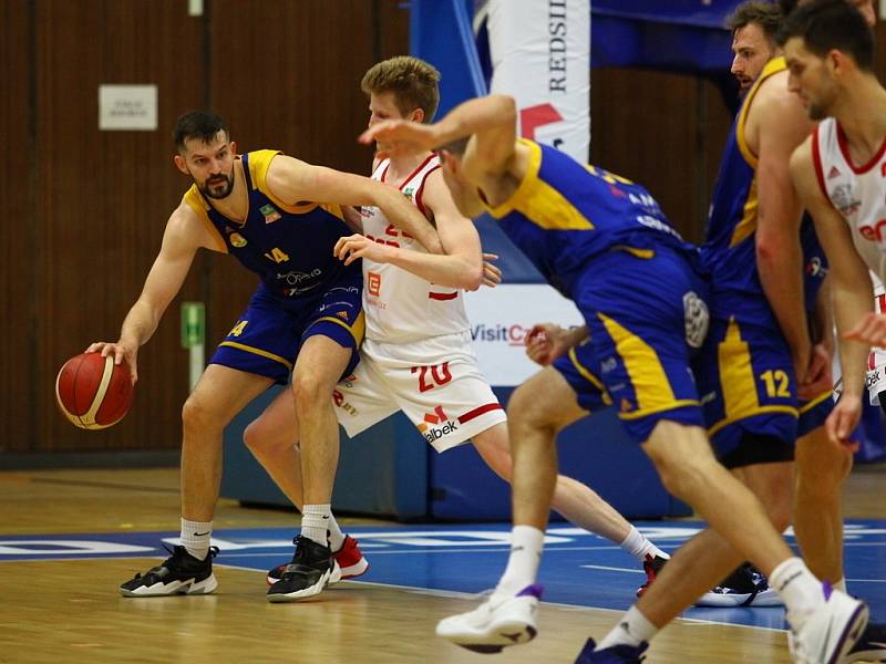 Z basketbalového utkání Kooperativa NBL Nymburk - Opava (87:70)