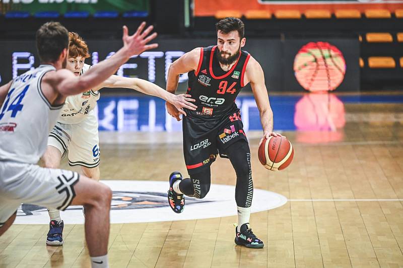 Z basketbalového utkání Kooperativa NBL USK Praha - Nymburk (80:85)