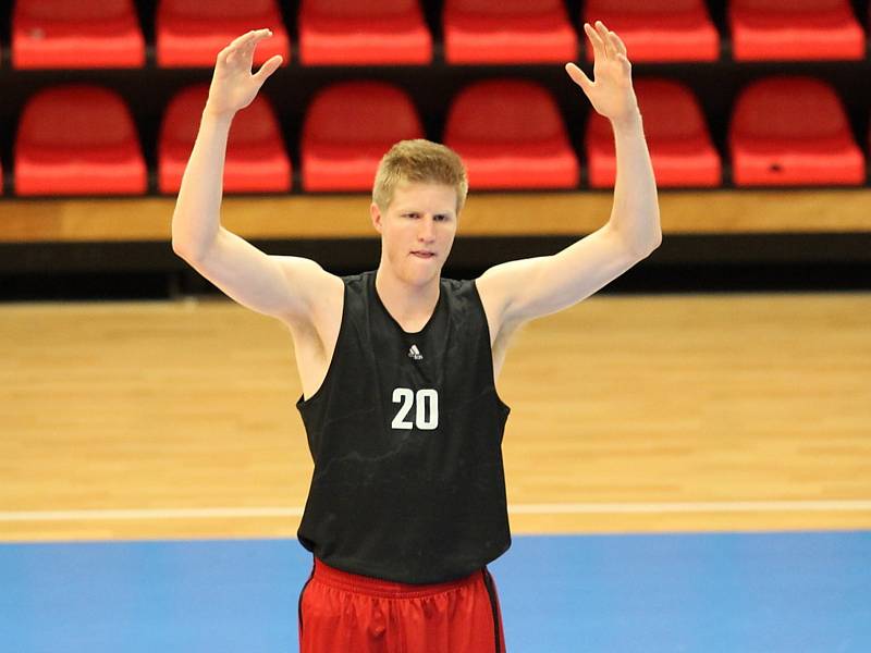 Z prvního tréninku nymburských basketbalistů v sezoně 2019/2020.