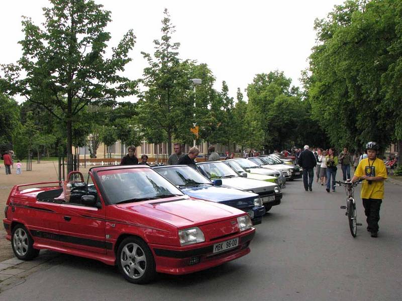 V Poděbradech se konal mezinárodní sraz kabrioletů