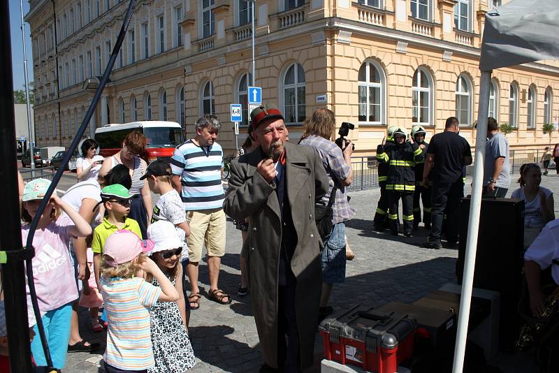 Hasiči v Sadské oficiálně dostali nové zásahové vozidlo.