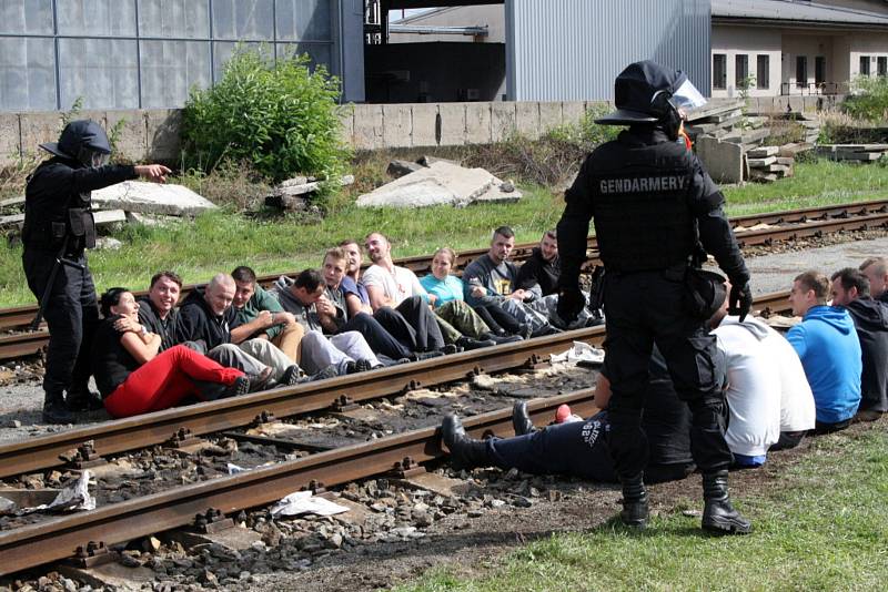 Mezinárodní policejní cvičení Railex 2017 se konalo uplynulé dva dny v nymburském železničním depu.