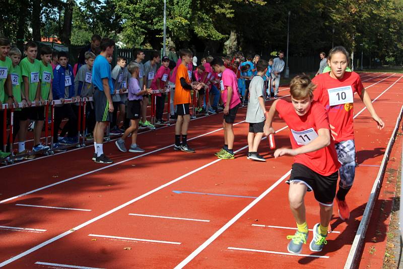 Vítězem se stala štafeta Základní školy TGM, která zvládla maratonskou trať v čase pod dvě hodiny.