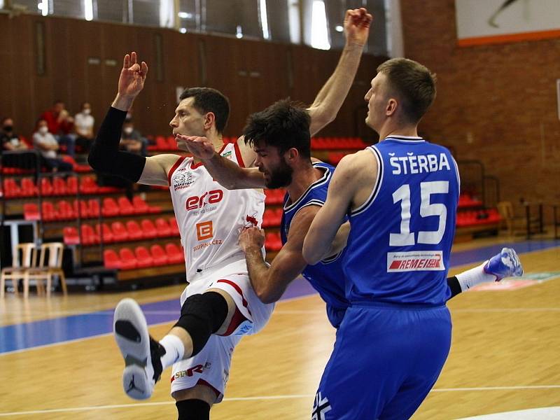 Z basketbalového utkání Kooperativa NBL Nymburk - USK Praha (116:54)