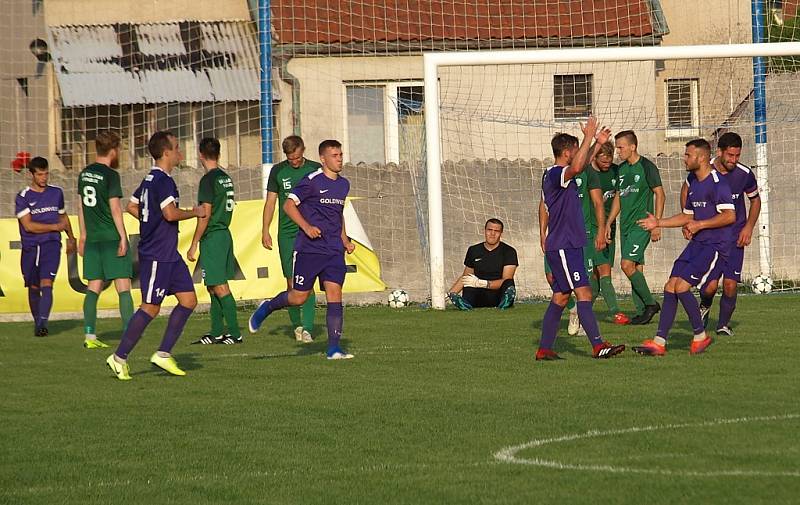 Z divizního fotbalového utkání Poříčany - Polaban Nymburk (3:0)
