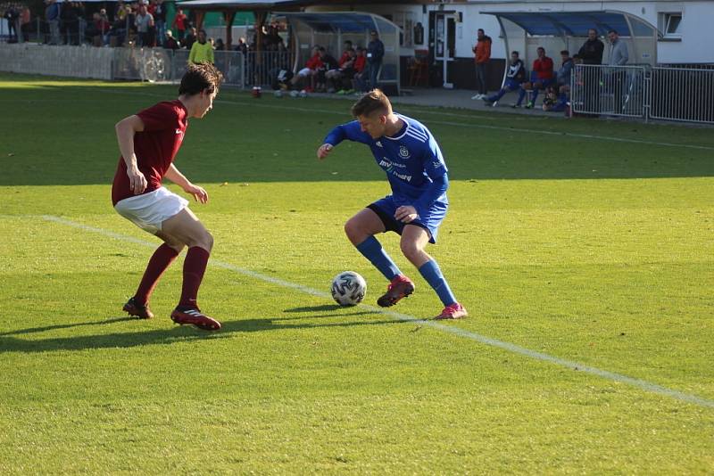 Z fotbalového utkání krajského přeboru Bohemia Poděbrady - Slovan Lysá