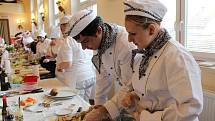 Šestnáct odborných učilišť z celé republiky se účastnilo gastronomické soutěže Srdce na talíři, kterou pořádalo Střední odborné učiliště v Městci Králové.