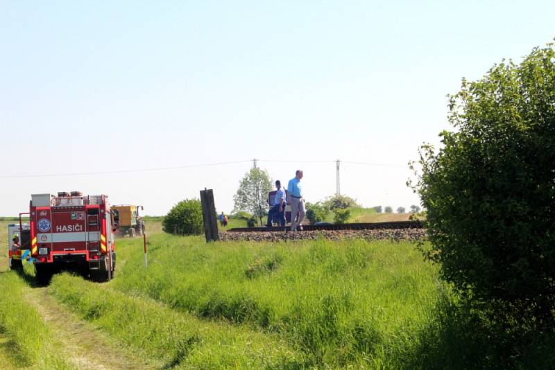 Tragédie se stala v pátek po deváté hodině ráno zhruba 300 metrů od železničního přejezdu ve Všechlapech. Osobní vlak směřující z Nymburka do Městce Králové usmrtil dvaasedmdesátiletou ženu.