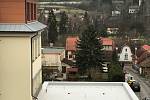 Zelené střechy mají od loňského léta na škole v Mnichovicích na Praze-východ. Na tělocvičně jsou čtyři – na všech plochých místech – a na dostavbě šaten jedna větší.
