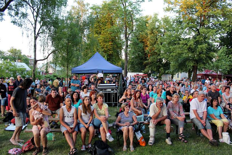 Folkový festival v Nymburce se letos opět vydařil.