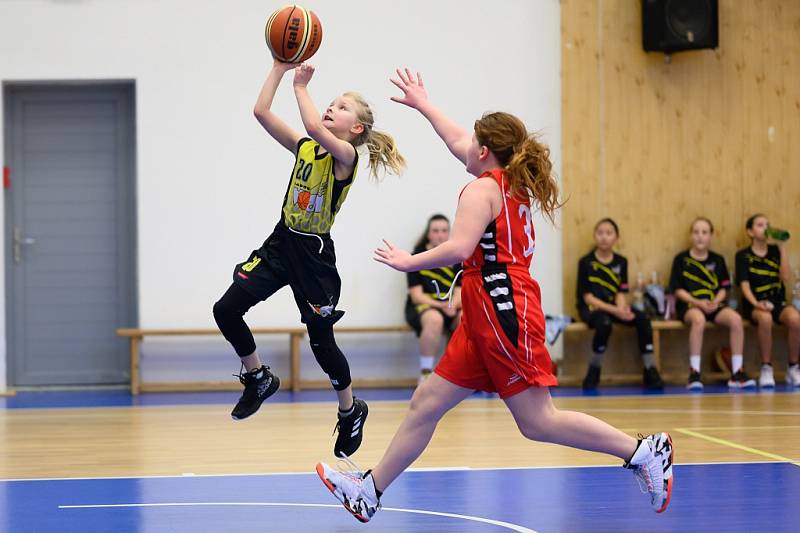 Z basketbalového utkání Středočeského přeboru starších minižákyň U13 Sadská - Mladá Boleslav (119:12)