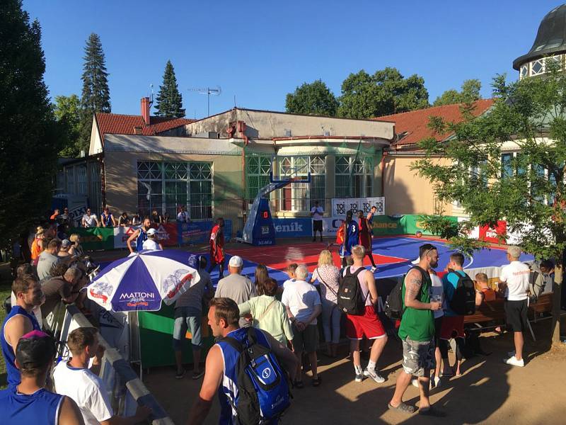 Basketbalový klub z Poděbrad oslavil sedmdesáté narozeniny.