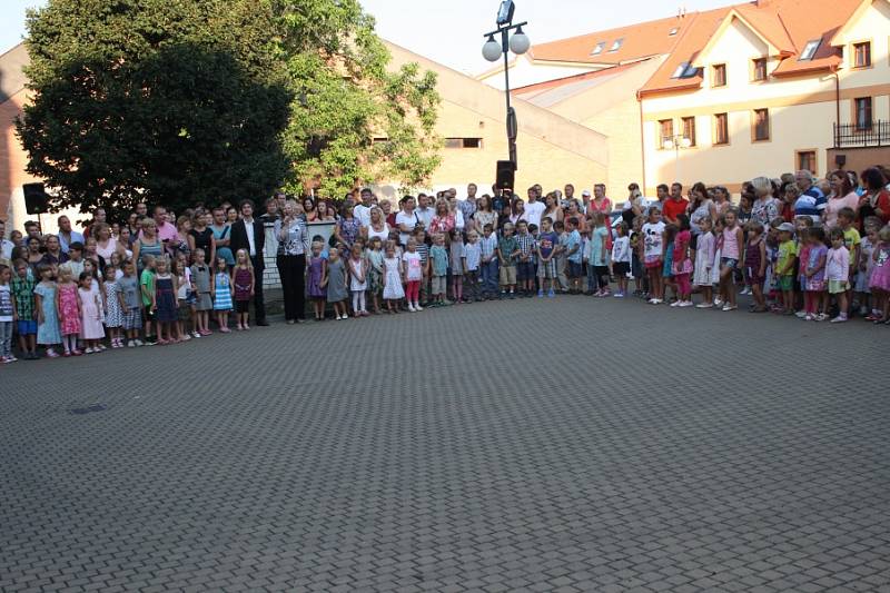 První den školního roku v Základní škole Tyršova v Nymburce.