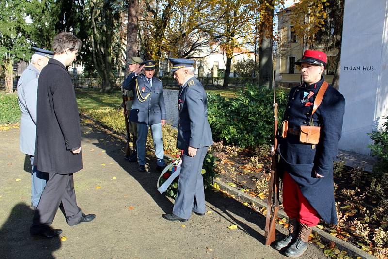 Slavnostní shromáždění s položením věnce se konalo v sobotu symbolicky od 11. 11 hodin v Parku hrdinů v Nymburce.