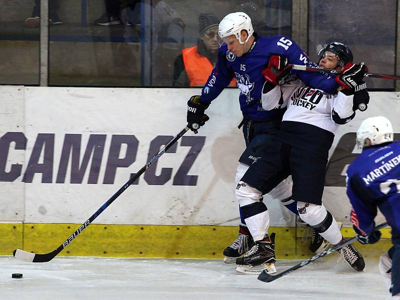 Derby. Druholigový duel Nymburka (v bílém) s Kolínem byl především soubojem o třetí příčku tabulky po základní části. A z té se mohou radovat Kozlové.