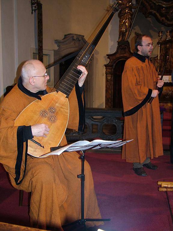 Na adventním koncertě v Čelákovicích vystoupil soubor Ritornello se staročekými adventními zpěvy (roráty) vybranými z barokních zpěvníků