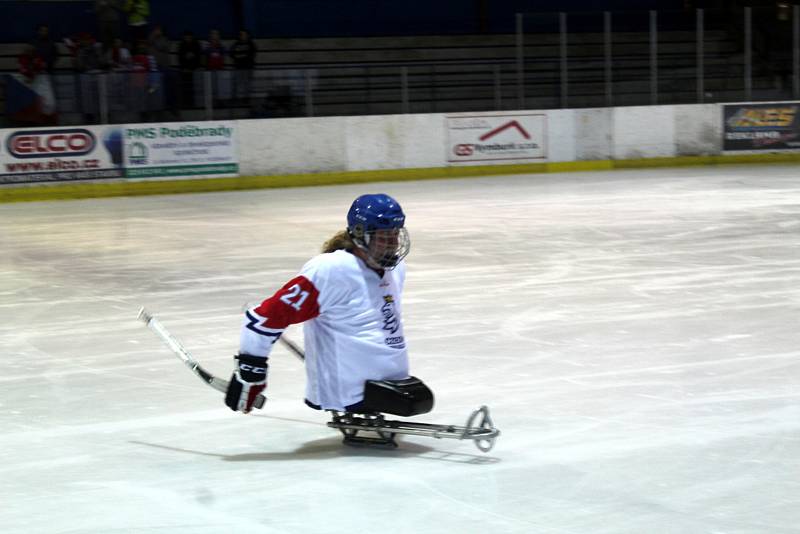 Momentky ze sobotního zápasu v para hokeji, kdy Češi zdolali Němce 3:2 v prodloužení.