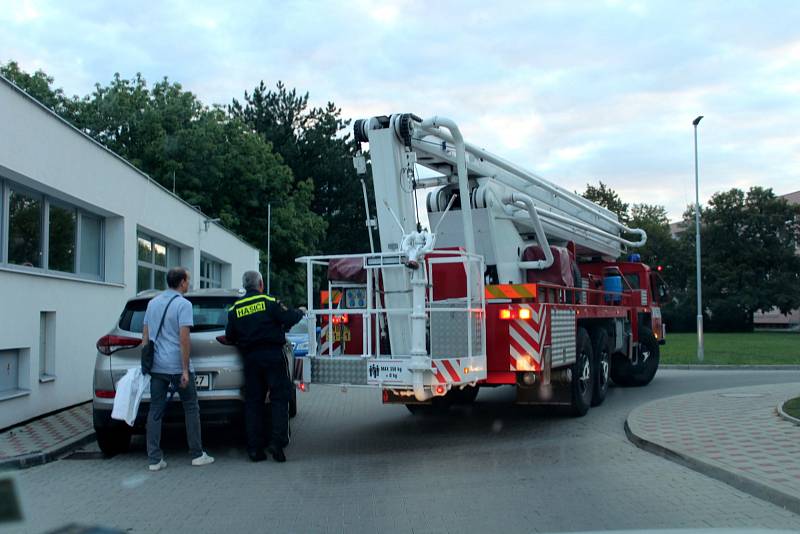 Hasiči zkoušeli průjezdnost nymburskými ulicemi.