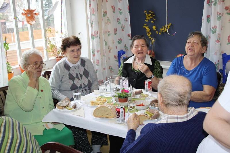 V poděbradském domově seniorů oslavili Mezinárodní den žen a masopust najednou