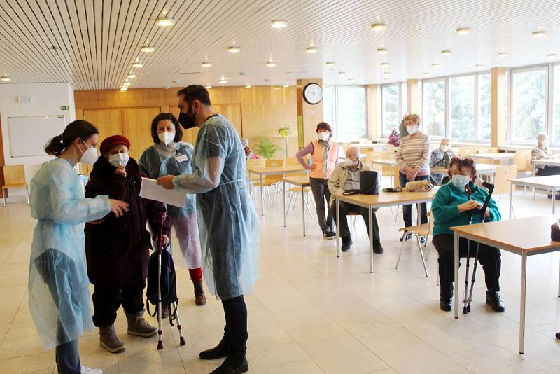 Očkovací centrum v Nymburce zaznamenalo v posledním týdnu nárůst zájmu o vakcinaci.