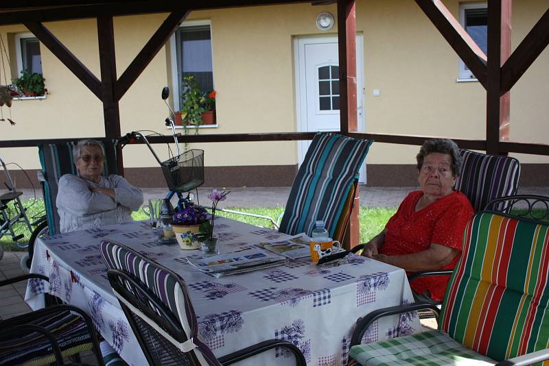 V Senior Parku v Sokolči  mohou lidé, na rozdíl od klasického domova důchodců, žít tak, jak byli zvyklí. Ale bezpečně a s potřebnou péčí.