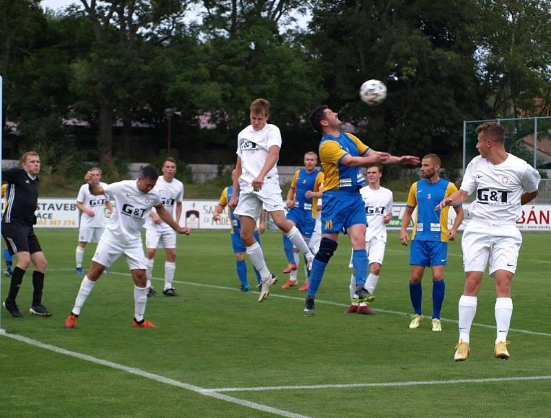 Z fotbalového utkání okresního přeboru Bohemia Poděbrady B - Všejany (2:1)