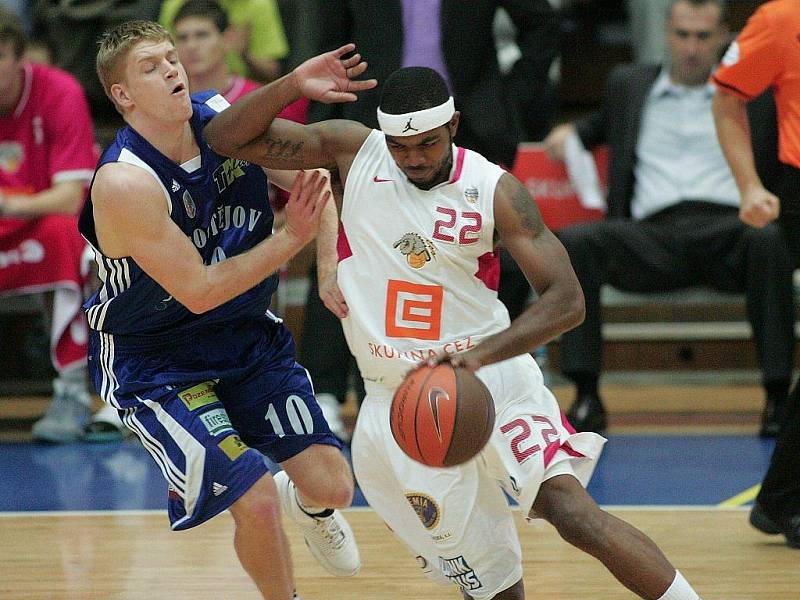 Z basketbalového utkání Mattoni NBL Nymburk - Prostějov.