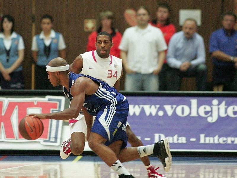 Z basketbalového utkání Mattoni NBL Nymburk - Prostějov.