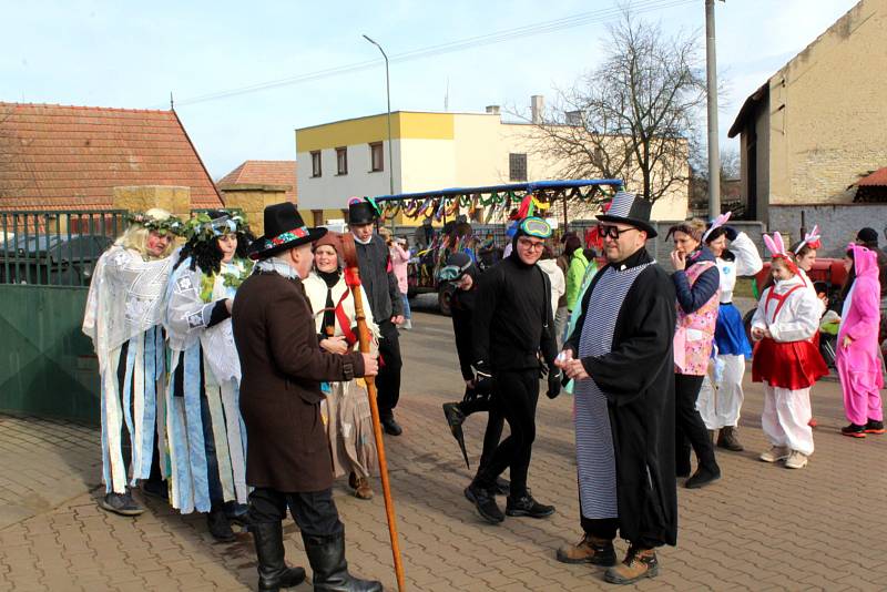 Z tradičního masopustu ve Strakách.