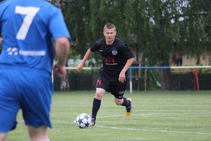 Z fotbalového utkání I.B třídy Břežany - Libice nad Cidlinou (1:5)