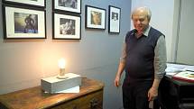 Hned dvě výstavy se dočkaly svého otevření v poděbradském Polabském muzeu. Jednak se s ukázkami ze své tvorby představuje mezinárodně proslulý fotograf Robert Vano. Neméně zajímavá je pak expozice nazvaná Světla a svítidla.