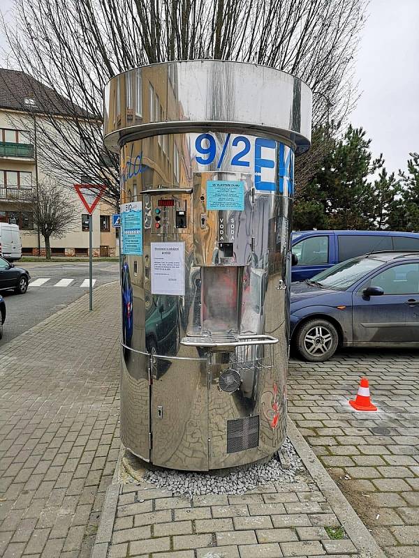 Stojan s ekovodou v Lysé nad Labem.