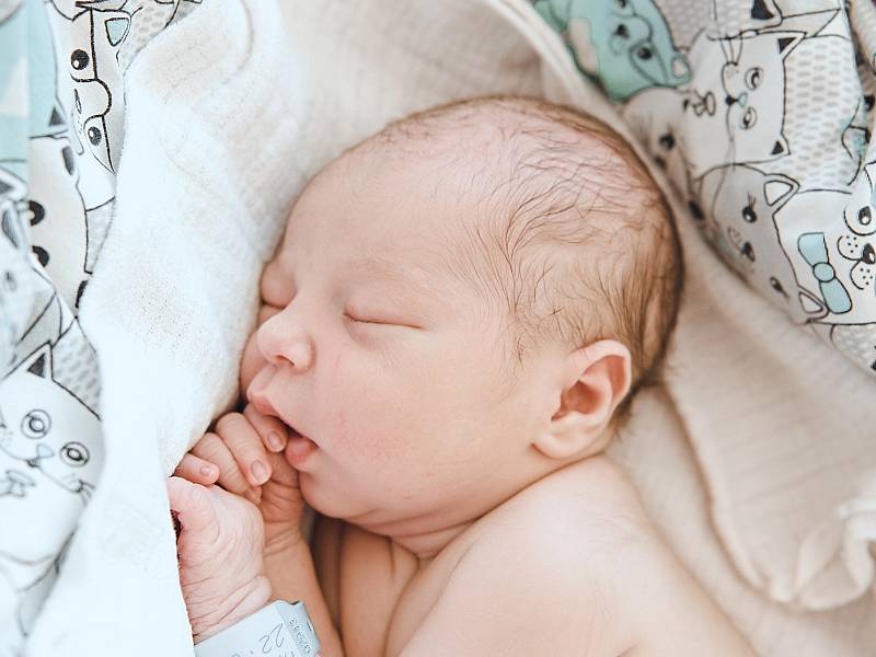 Alex Antoš z Lysé nad Labem se narodil v nymburské porodnici 22. června 2022 v 23:11 hodin s váhou 3090 g a mírou 49 cm. Prvorozený chlapeček odjel domu s maminkou Kateřinou a tatínkem Martinem.