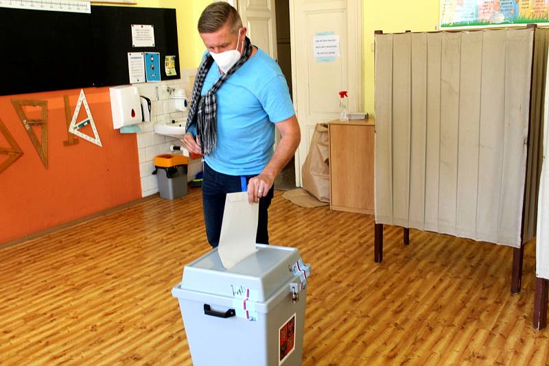 Volby na Základní škole Tyršova v Nymburce.