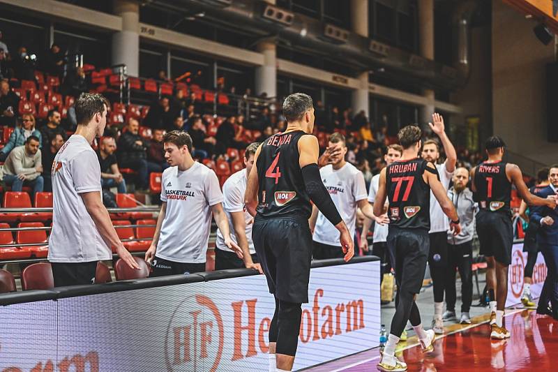 Z basketbalového utkání Ligy mistrů  Igokea - Nymburk (76:69).