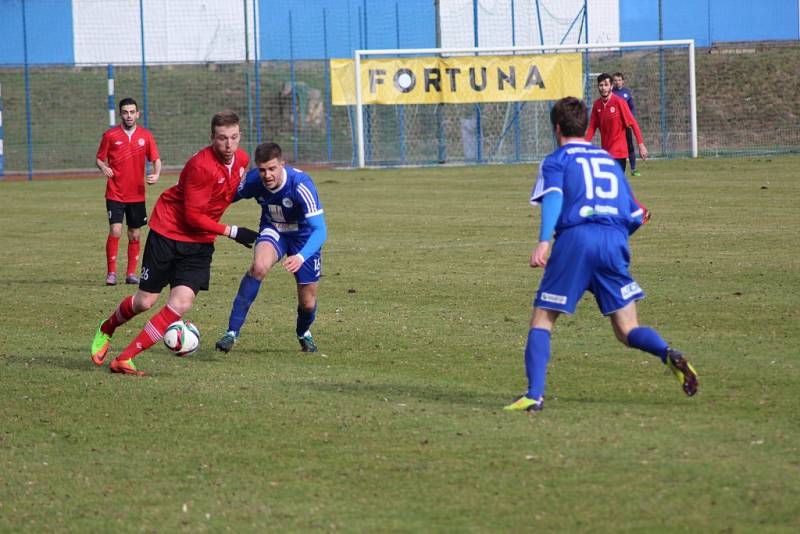 Z divizního fotbalového utkání Kolín - Ostrá (2:1)