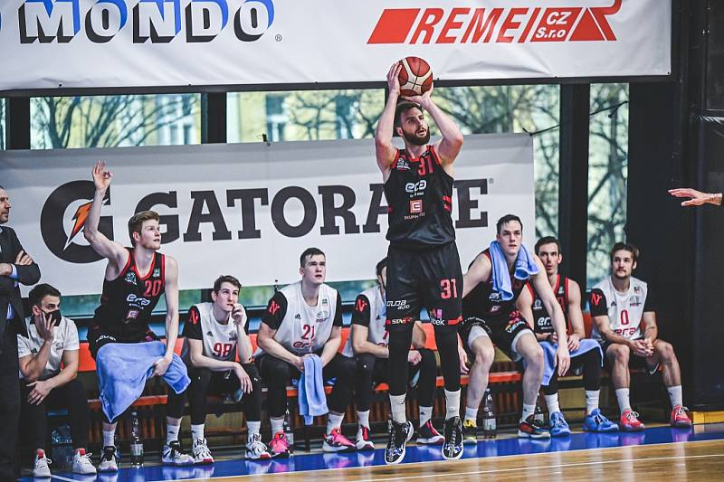 Z basketbalového utkání Kooperativa NBL USK Praha - Nymburk (80:85)