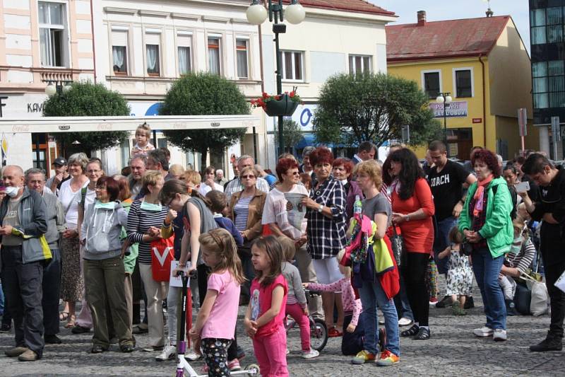 Již třetí demonstrace Nymburáků proti zinkovně AZOS CZ.