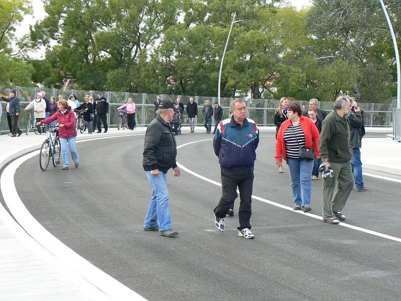 Slavnostní otevření poděbradského nadjezdu ve středu před polednem