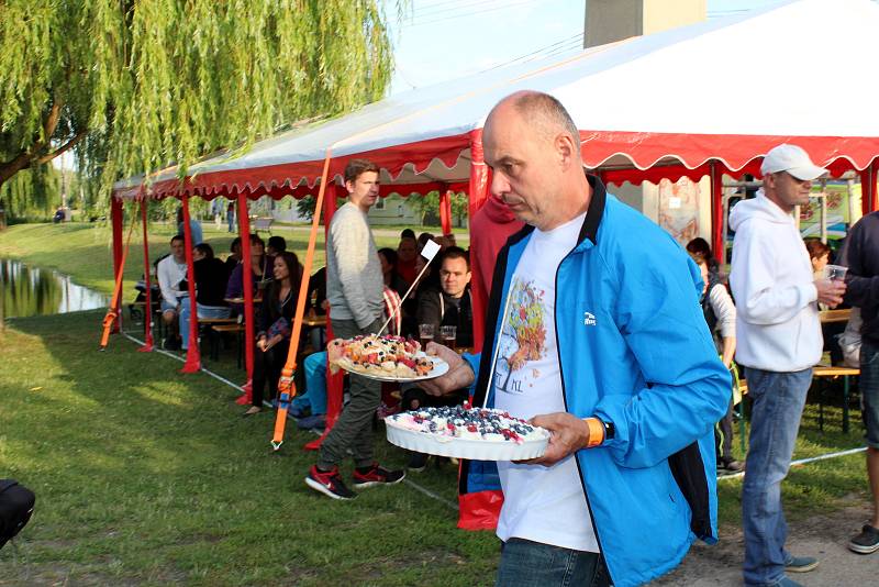 Kostelní Lhota získala dokonce evropské ocenění už před pěti lety. Tehdy se stala Květinovým sídlem Evropy pro rok 2017. Takto se slavilo tehdejší vítězství.