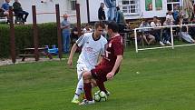 Z fotbalového utkání okresního přeboru Bohemia Poděbrady B - Jíkev (0:1)