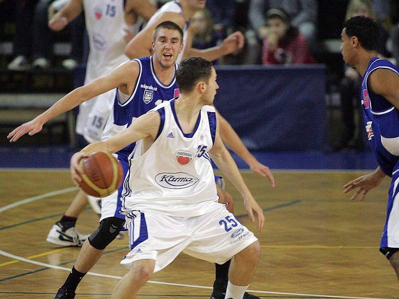 Z basketbalového utkání Mattoni NBL Poděbrady - USK Praha.