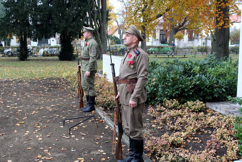 Připomínka Dne veteránů se uskutečnila v Parku hrdinů u památníků odbojářů ve čtvrtek od 11 hodin dopoledne.