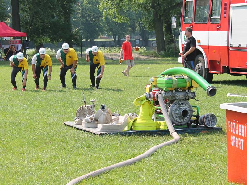 Z národního finále hasičské soutěže Dobráci roku 2016 v Nymburce.