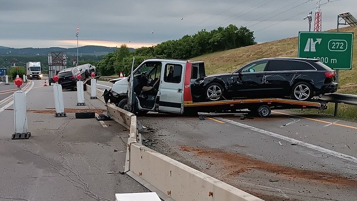 Nehoda tří vozidel uzavřela dálnici D35 z Olomouce ve směru do Ostravy na několik hodin. 29.5. 2024