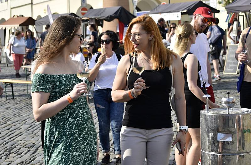 Olomoucké Dolní náměstí žije o víkendu vinnými slavnostmi. 20.5. 2022