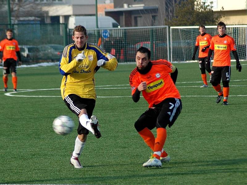 Fotbalisté Sigmy Olomouc (v oranžovém) porazili v přípravě Dunajskou Stredu 6:0.